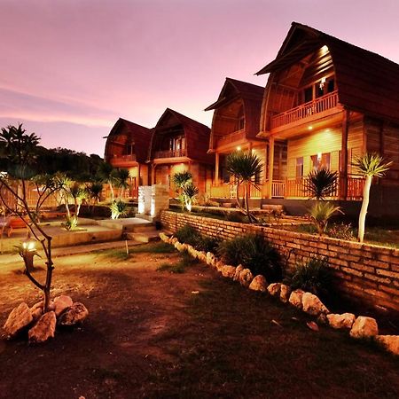 Adara Beach Huts Batununggul Exterior photo