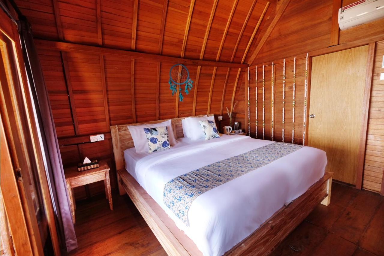 Adara Beach Huts Batununggul Exterior photo