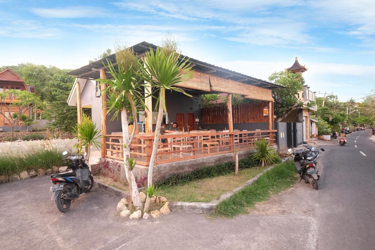 Adara Beach Huts Batununggul Exterior photo